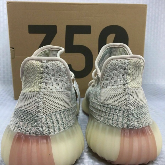 NEW IN BOX ADIDAS YEEZY BOOST 350 V2 FW3042 - Picture 3 of 8